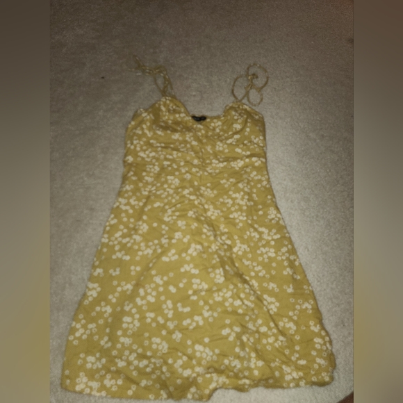 Yellow sundress - Picture 2 of 3